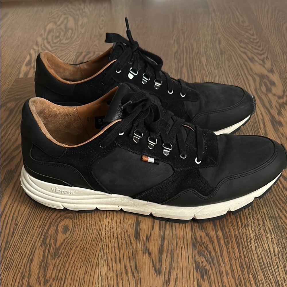 Allen Edmonds Men's Canyon Sneakers size 11 D with Vibram in Black